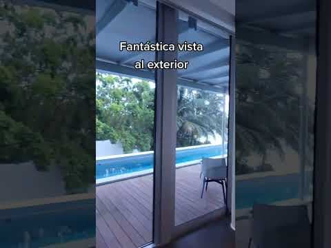 ¡Mansión con una piscina de línea de nado y vista directa al océano!🏊♂️